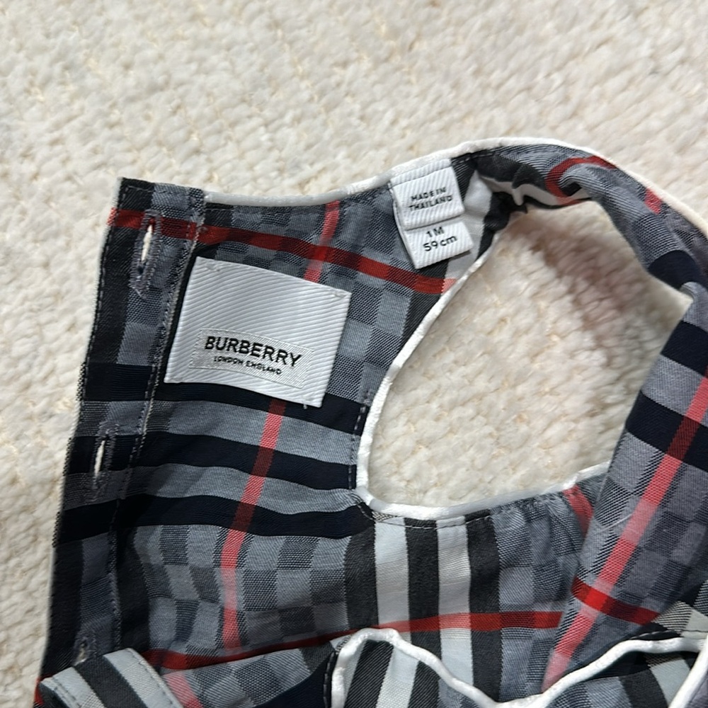 Burberry baby jumpsuit and cardigan - Picture 4 of 7